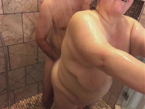 Homemade Amateur Couple Has Playful Shower Sex with Mature BBW GILF Touching, Kissing - TnD
